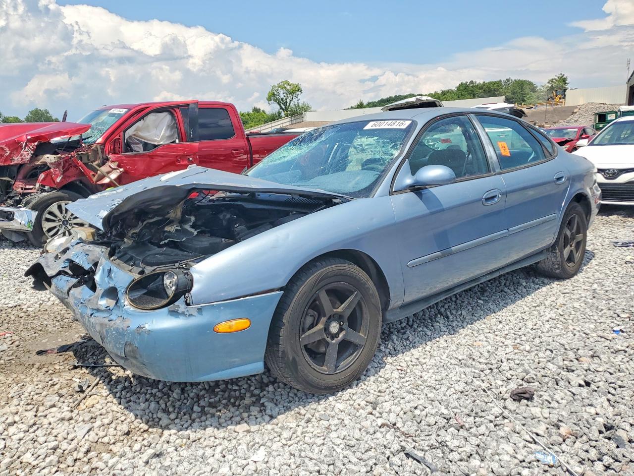 1999 Ford Taurus SE, VIN 1FAFP53U2XA116053 — Перед