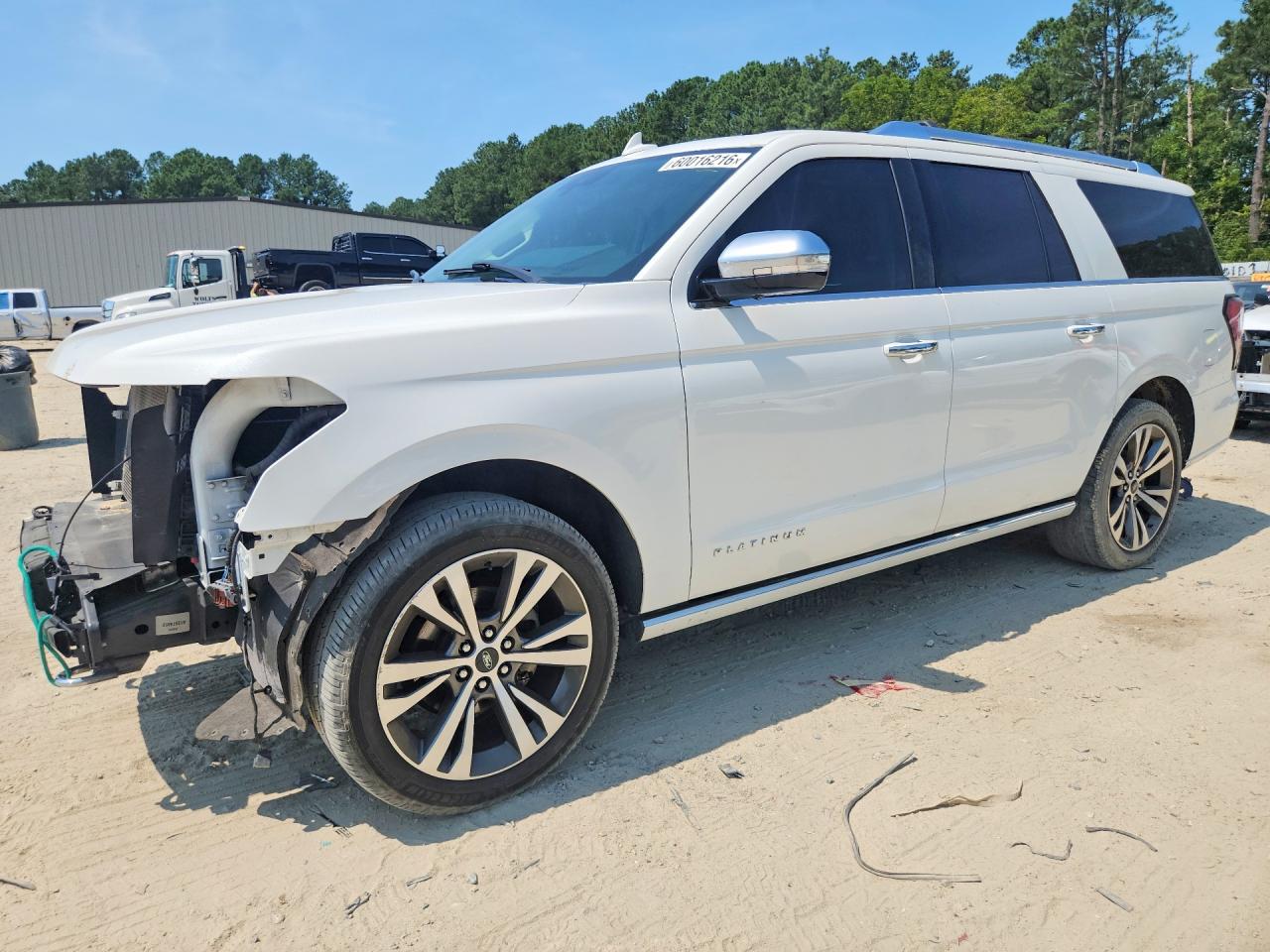2020 Ford Expedition Max Platinum, VIN 1FMJK1MT6LEA40997 — Front end