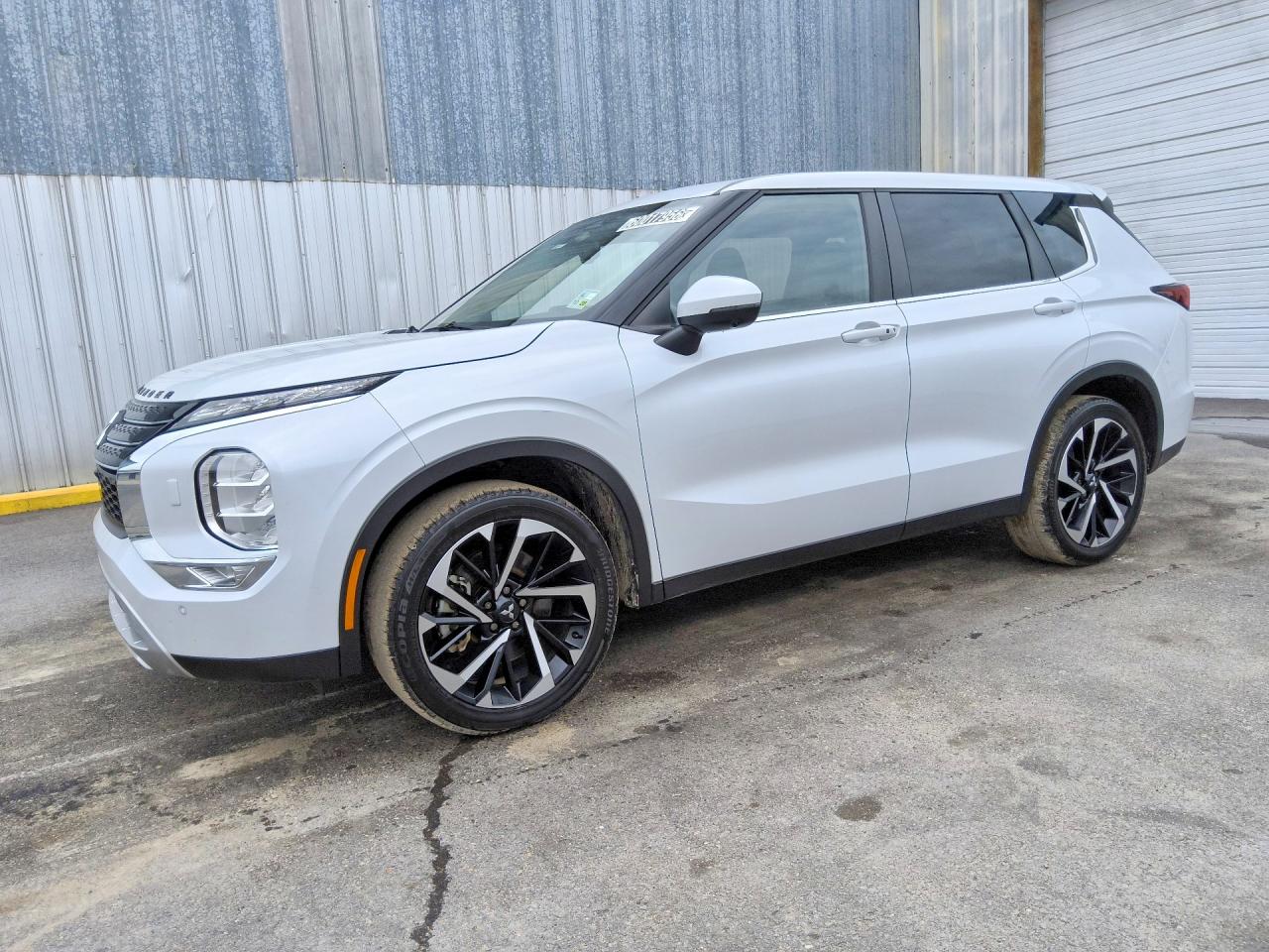 2024 Mitsubishi Outlander SE, VIN JA4J4VA82RZ004919 — Minor dents and scratches