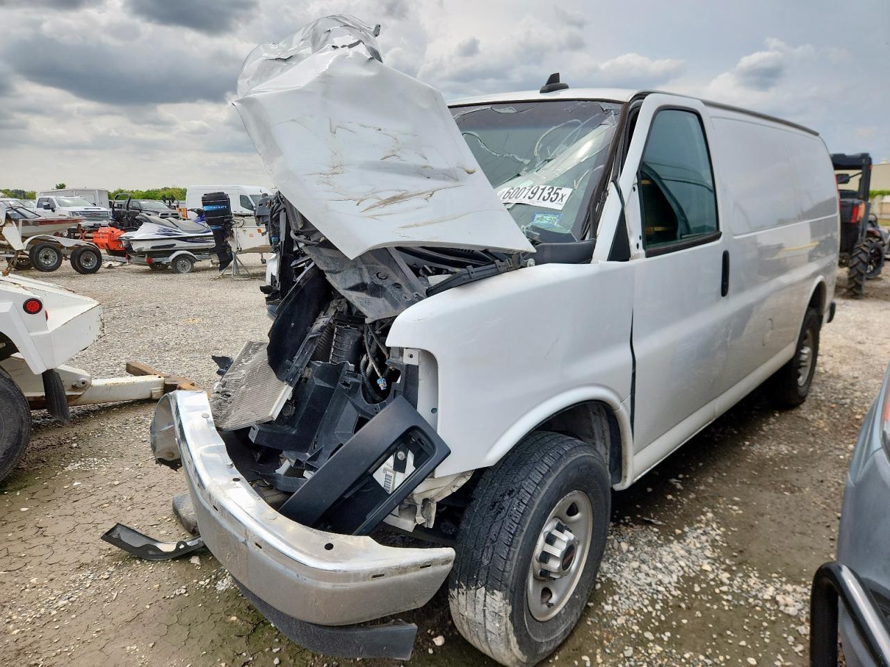 2021 GMC Savana Cargo, VIN 1GTW7AFP5M1190023 — Front end