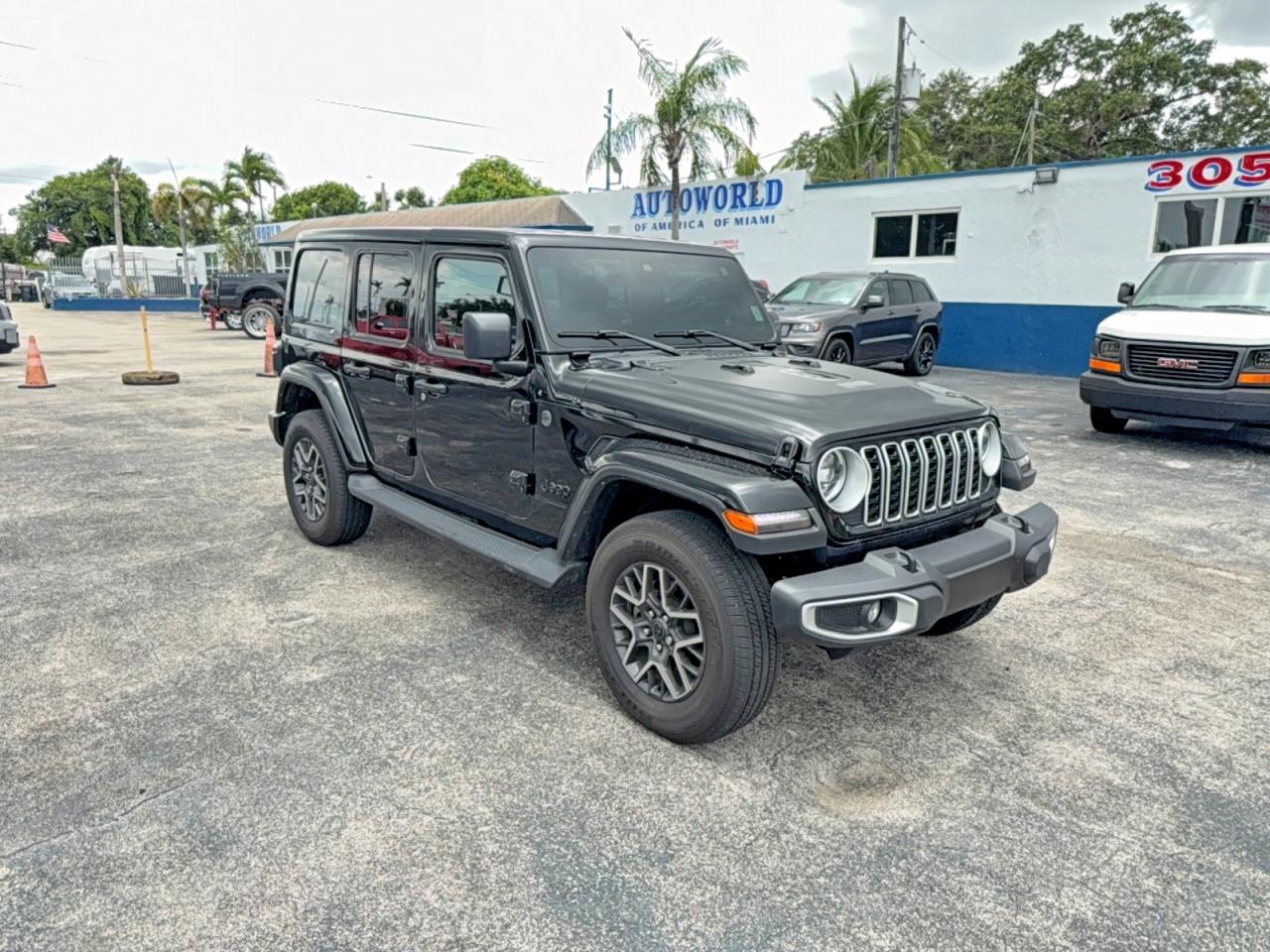 2025 Jeep Wrangler Sahara, VIN 1C4PJXEN4SW508884 — Normal wear