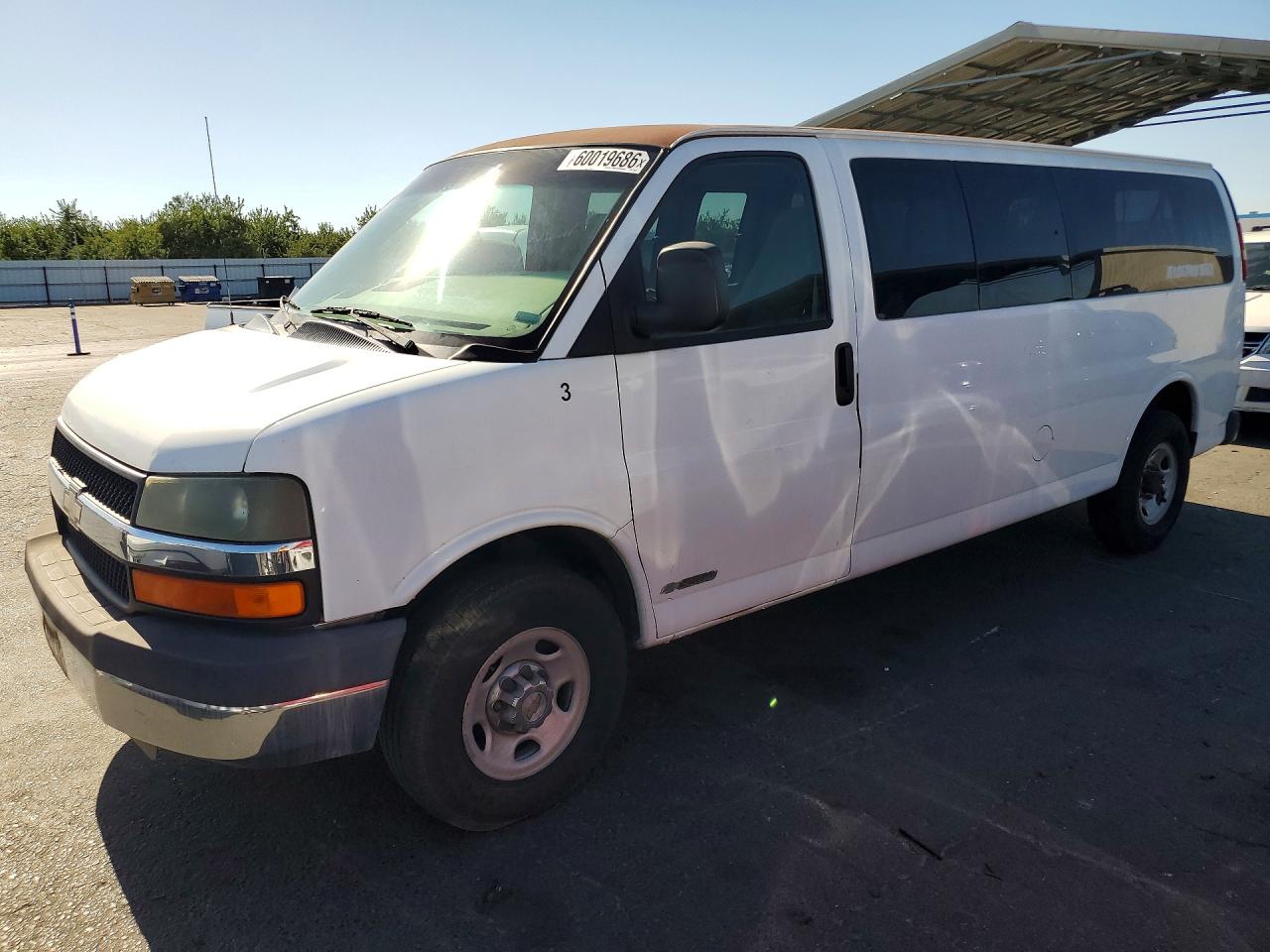 2003 Chevrolet Express Passenger, VIN 1GAHG39U031214497 — Minor dents and scratches