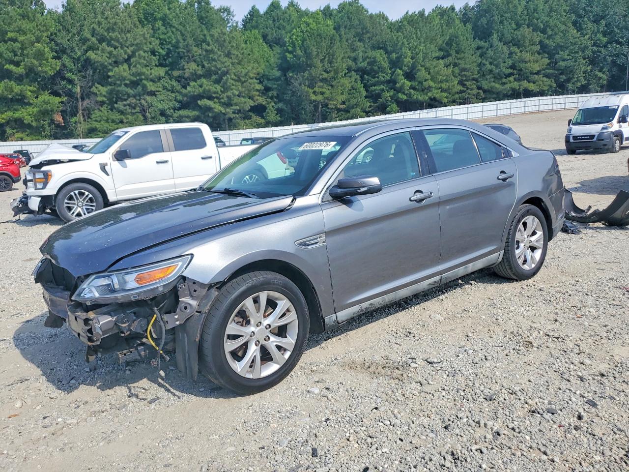 2011 Ford Taurus SEL, VIN 1FAHP2EW7BG110969 — Front end