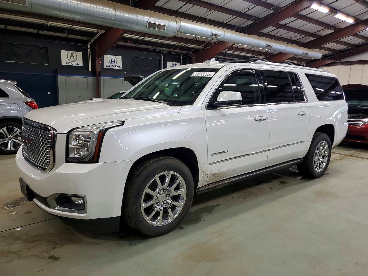 2016 GMC Yukon XL Denali, VIN 1GKS2HKJ6GR253860 — Minor dents and scratches