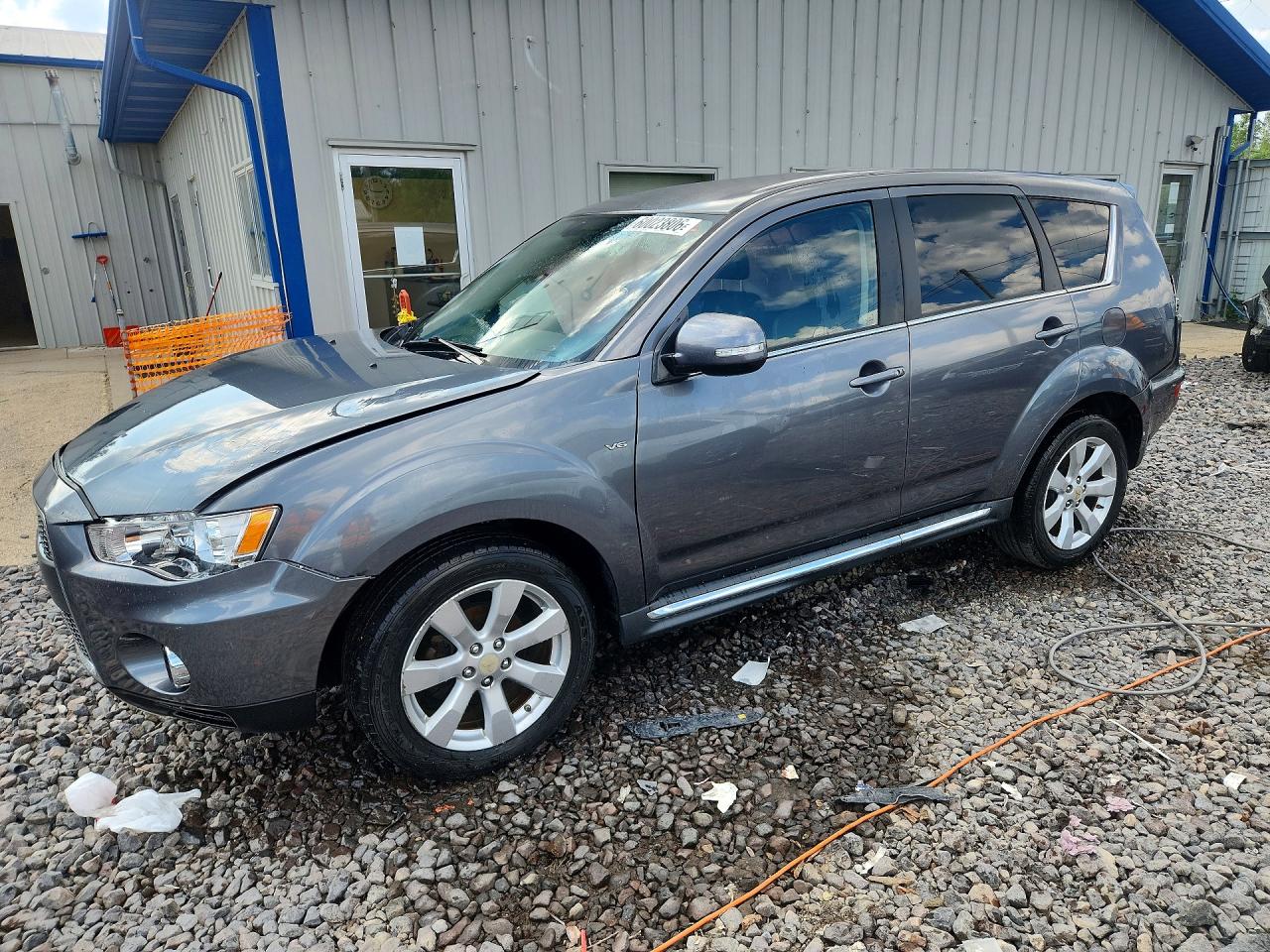 2011 Mitsubishi Outlander XLS, VIN JA4JS4AX4BU009033 — Front end