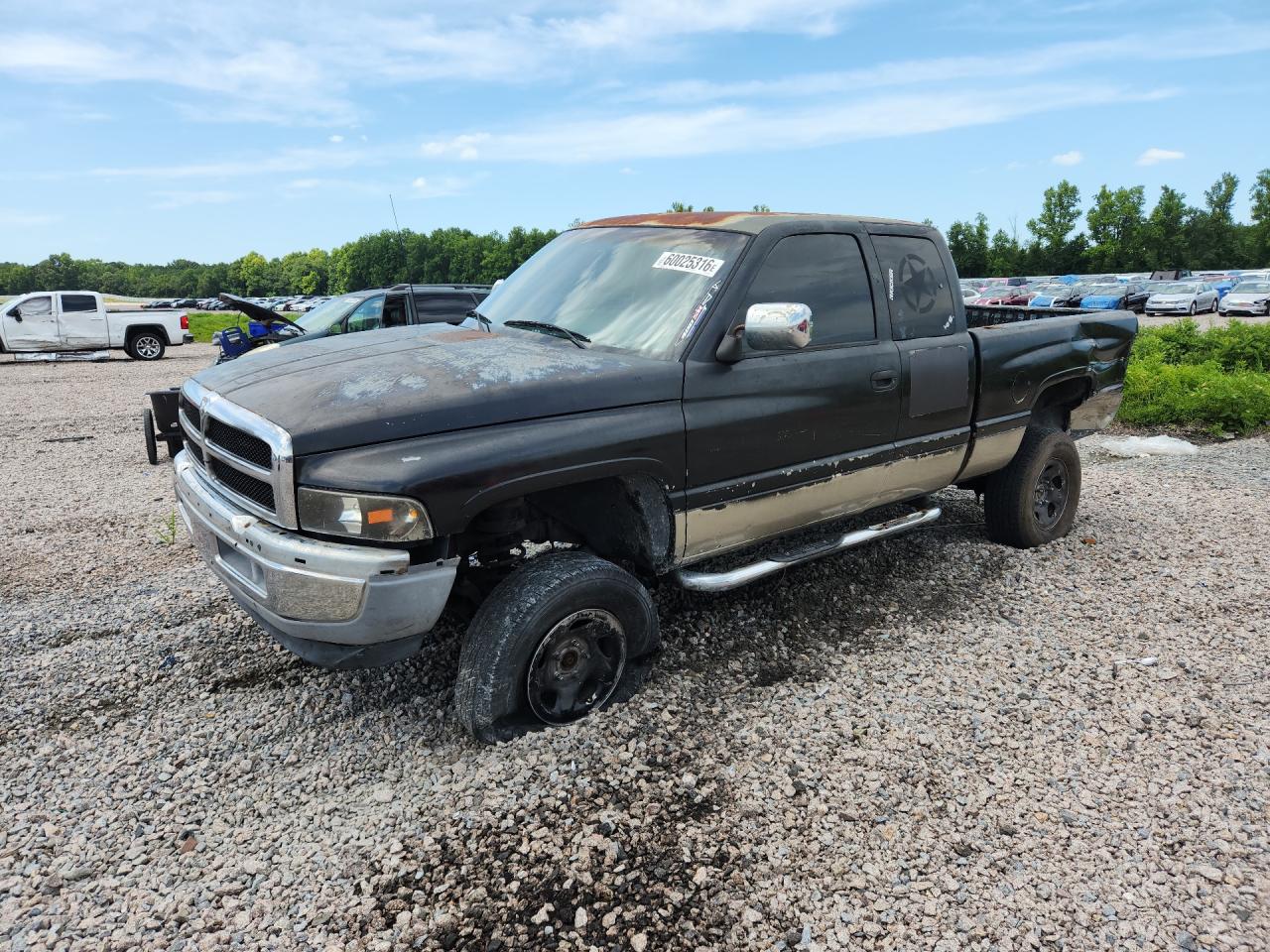 1996 Dodge 1500, VIN 3B7HF13Y1TG144553 — Бок
