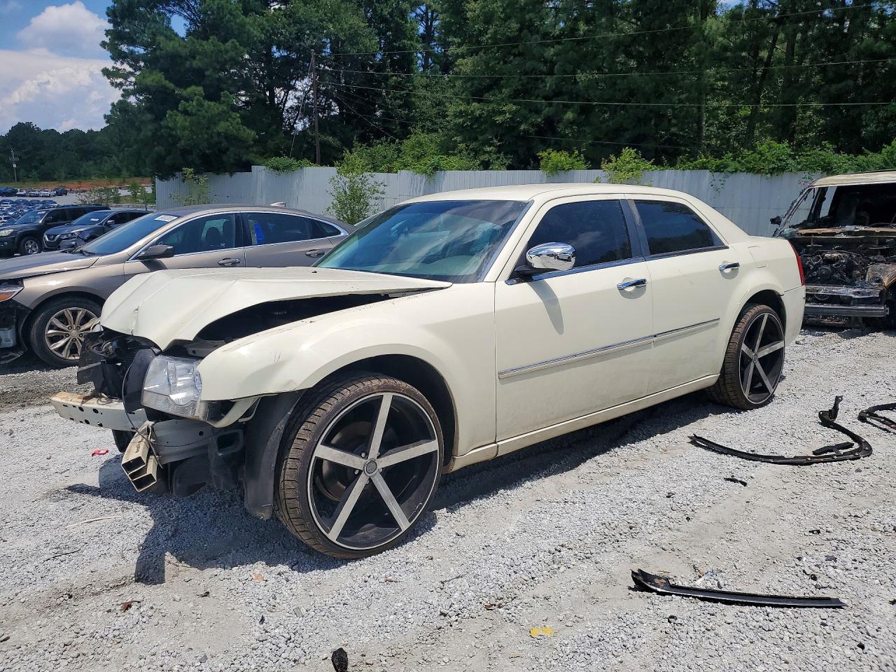 2010 Chrysler 300 Touring, VIN 2C3CA5CV9AH265970 — Перед
