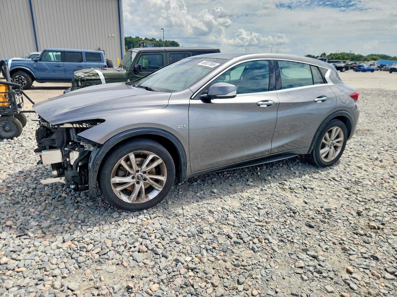 2018 Infiniti QX30 Sport, VIN SJKCH5CP4JA056396 — Front end