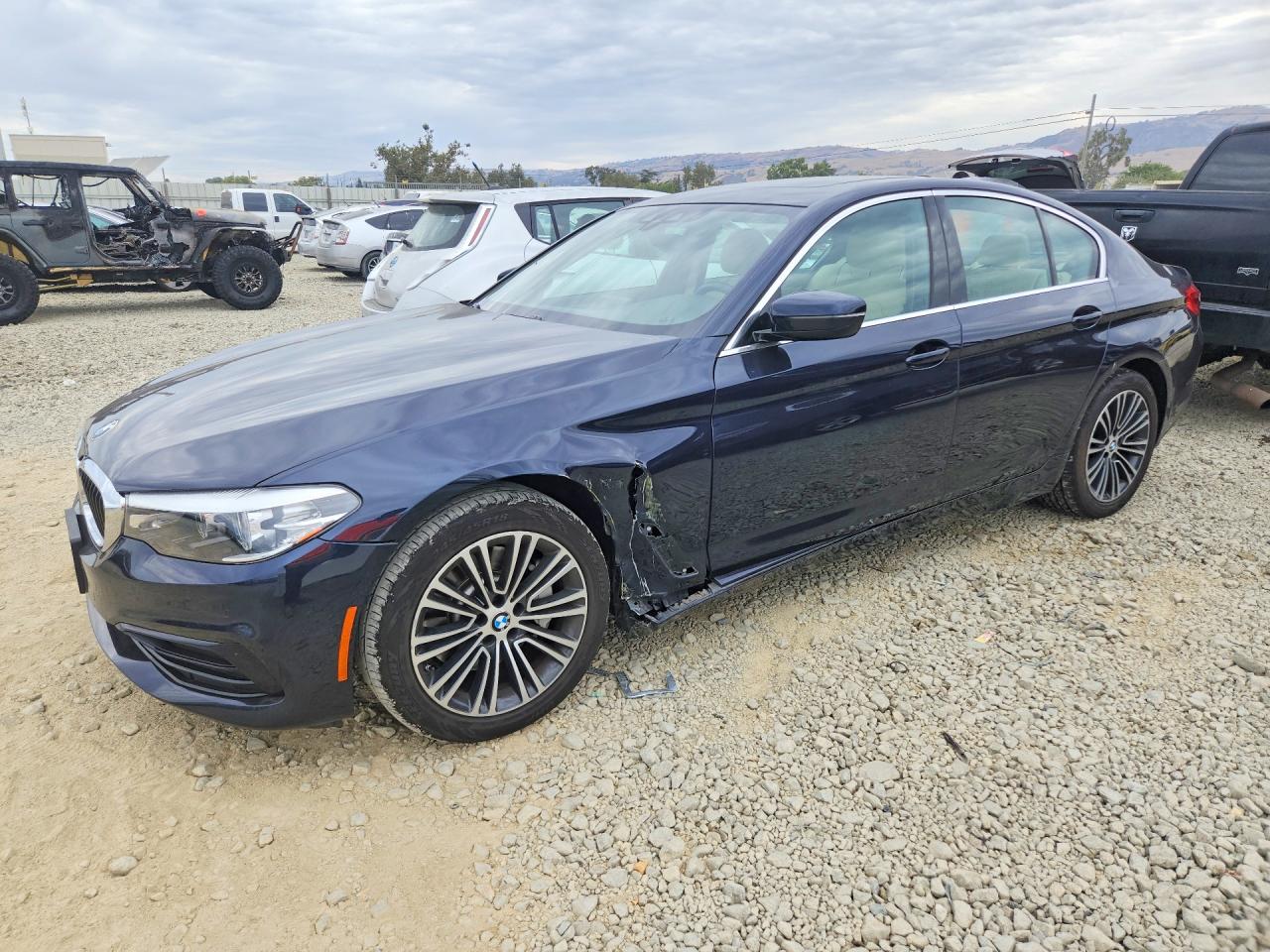 2019 BMW 5 Series 530i, VIN WBAJA5C52KBX87172 — Front end