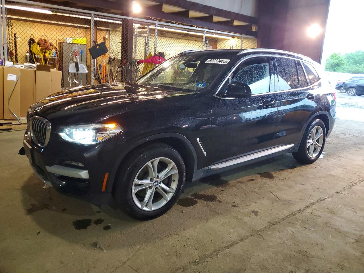 2020 BMW X3 xDrive30i, VIN 5UXTY5C02L9C51571 — Бок