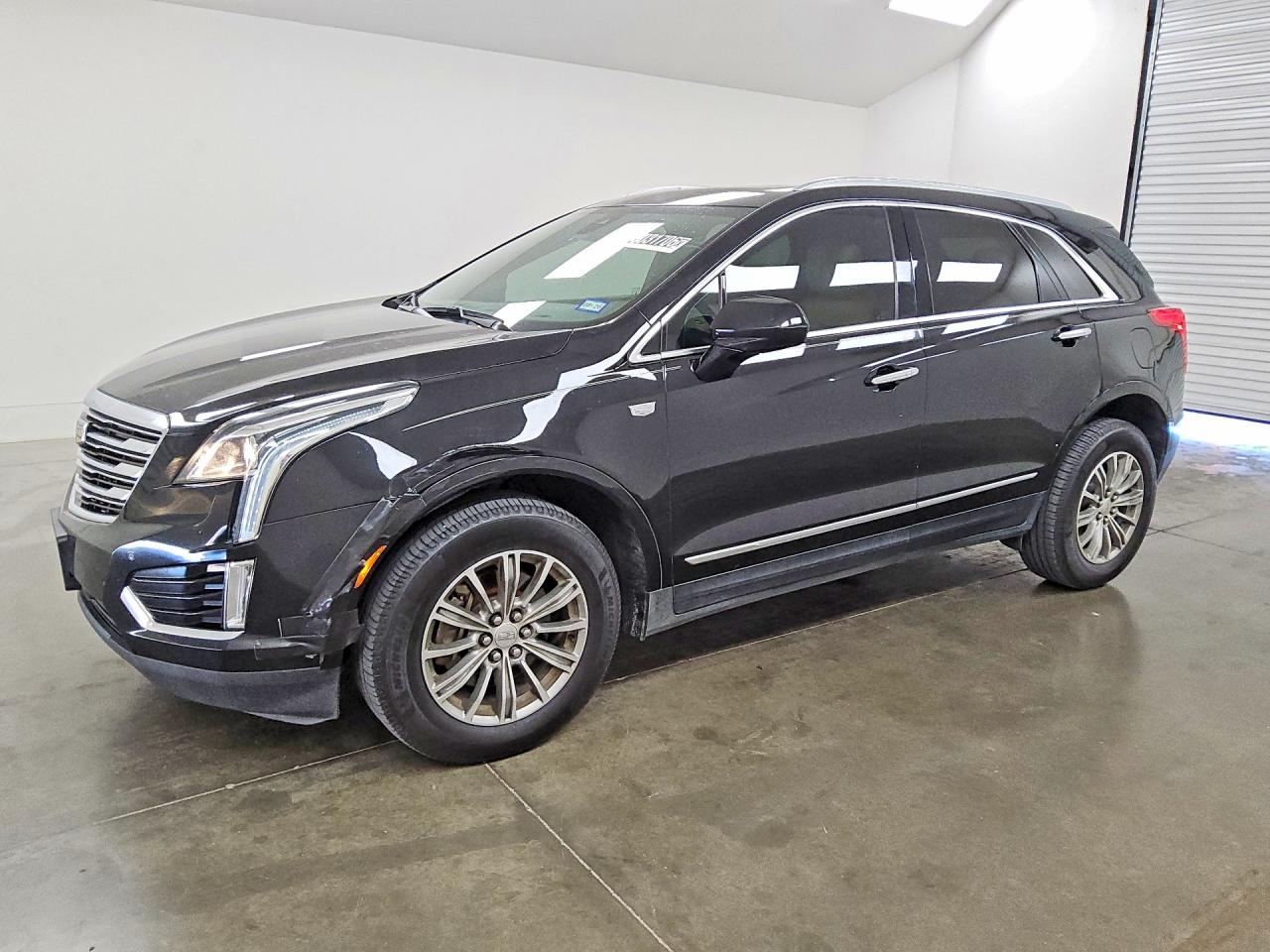 2019 Cadillac XT5 Luxury FWD, VIN 1GYKNCRSXKZ156720 — Бок