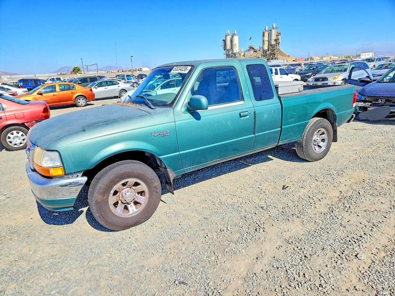 2000 Ford Ranger XLT, VIN 1FTYR14X9YPA12141 — Minor dents and scratches