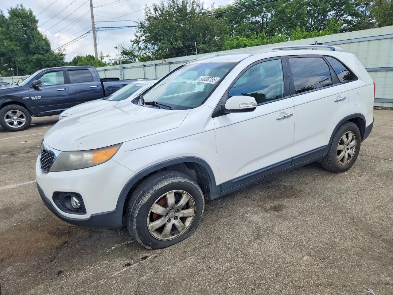 2011 Kia Sorento LX, VIN 5XYKT4A18BG155942 — Normal wear