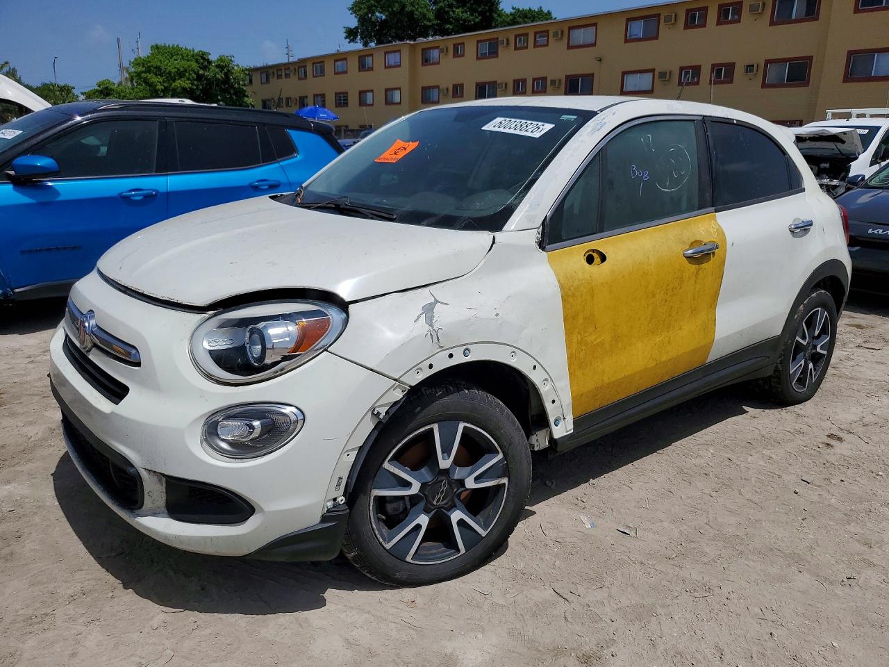 2017 FIAT 500X Pop, VIN ZFBCFXAB7HP545221 — Бок