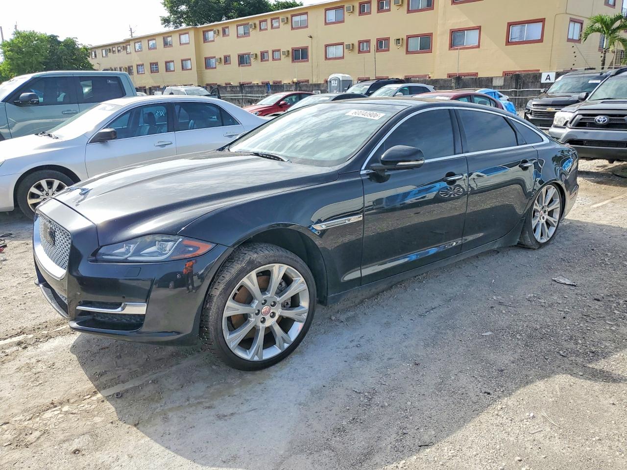 2017 Jaguar XJ Portfolio, VIN SAJWJ2GD5H8W08980 — Мелкие вмятины и царапины