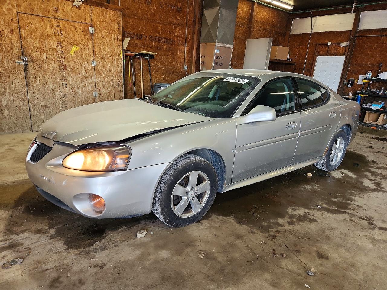 2008 Pontiac Grand Prix, VIN 2G2WP552781117981 — Front end