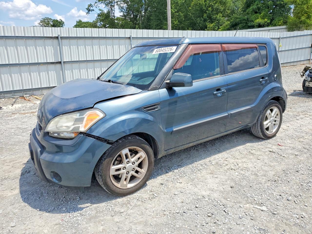 2011 Kia Soul +, VIN KNDJT2A24B7331732 — Front end