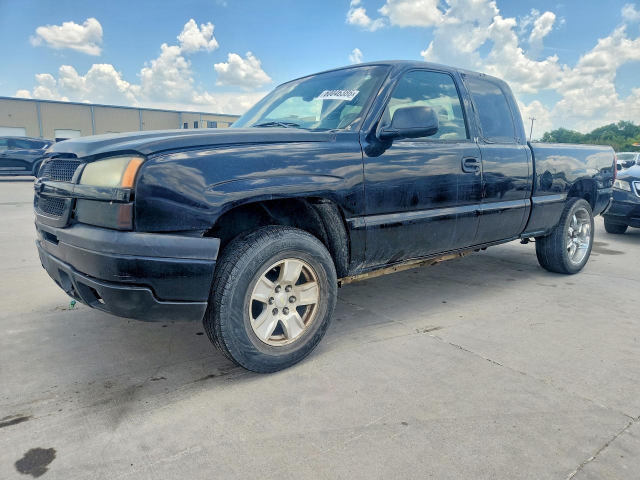 2004 Chevrolet Silverado 1500 LS, VIN 2GCEC19V441282381 — Rear end