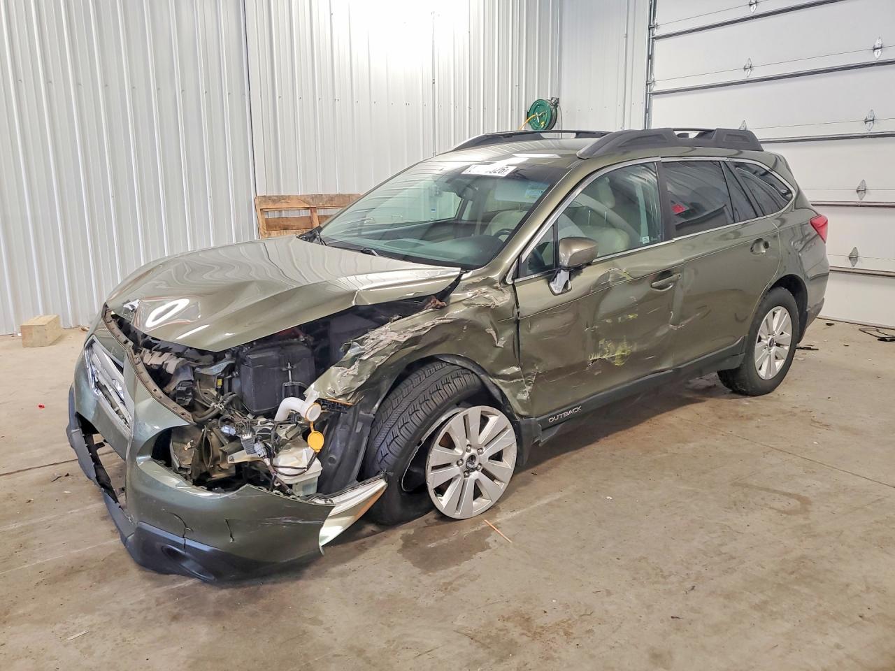 2016 Subaru Outback Premium, VIN 4S4BSBCC4G3241259 — Front end