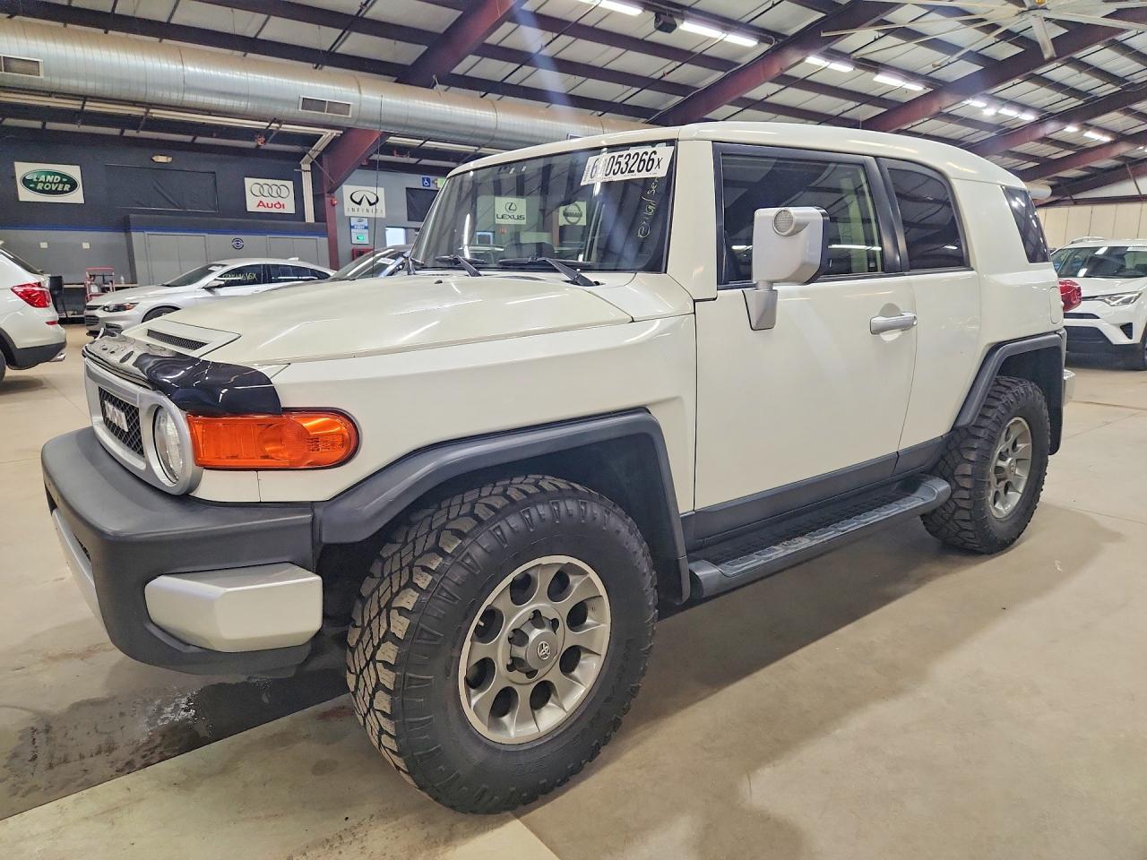 2013 Toyota FJ Cruiser, VIN JTEBU4BF0DK165056 — Minor dents and scratches