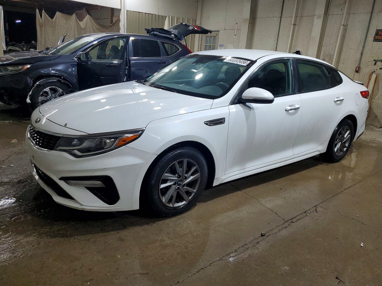 2019 Kia Optima LX, VIN 5XXGT4L38KG294784 — Rear end