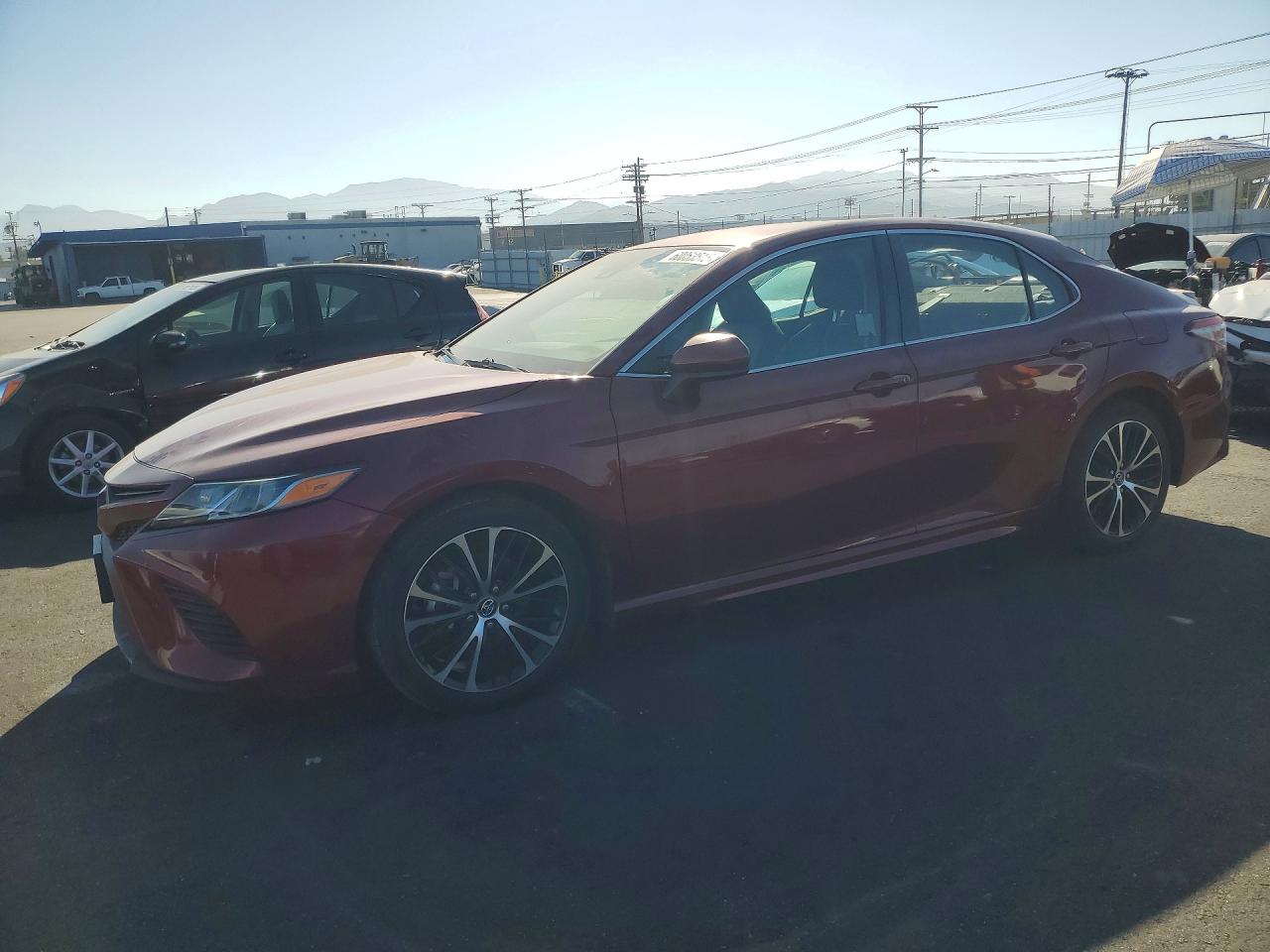 2018 Toyota Camry SE, VIN 4T1B11HK9JU556797 — Бок