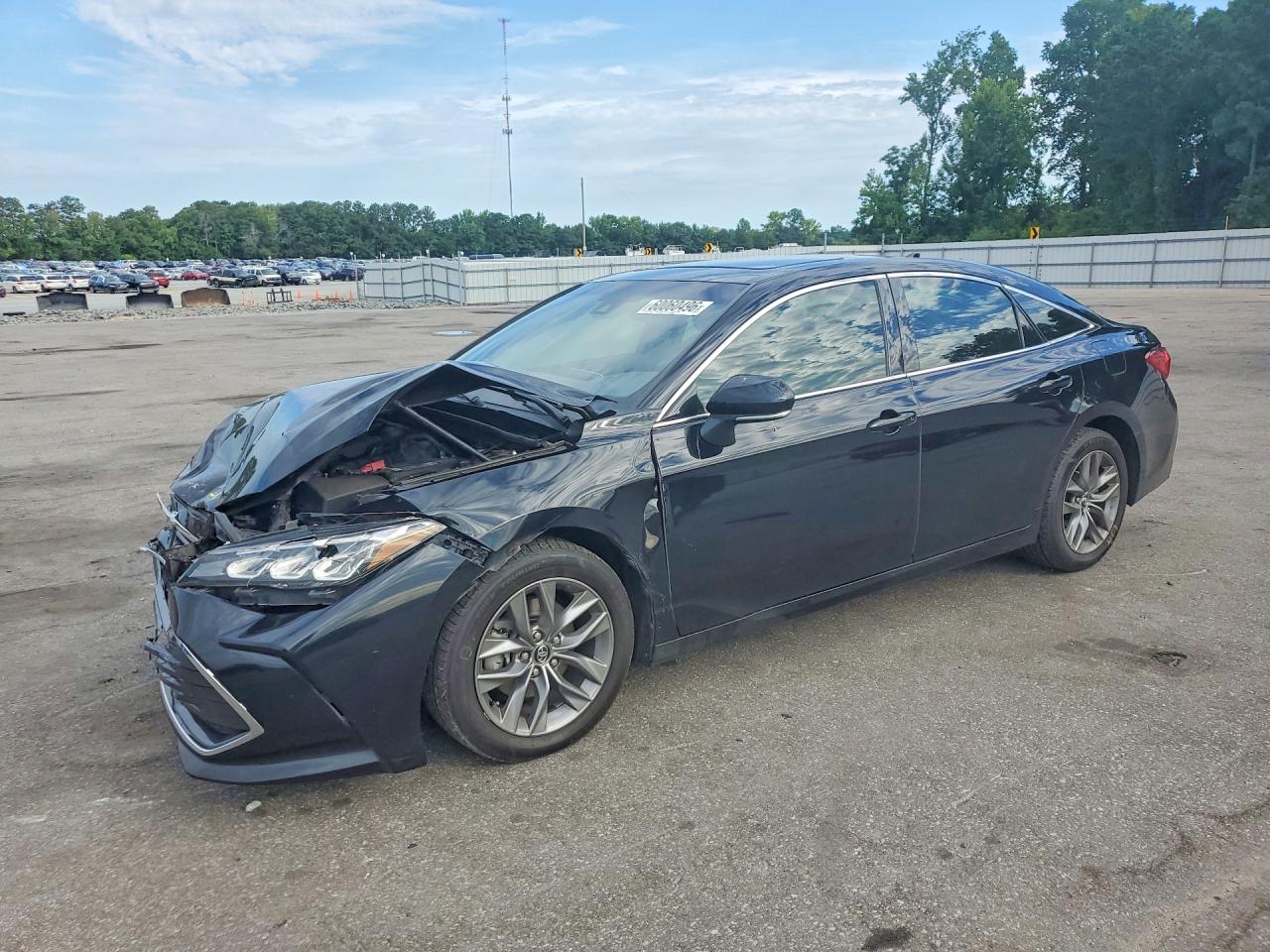 2020 Toyota Avalon XLE, VIN 4T1AZ1FB8LU040585 — Front end