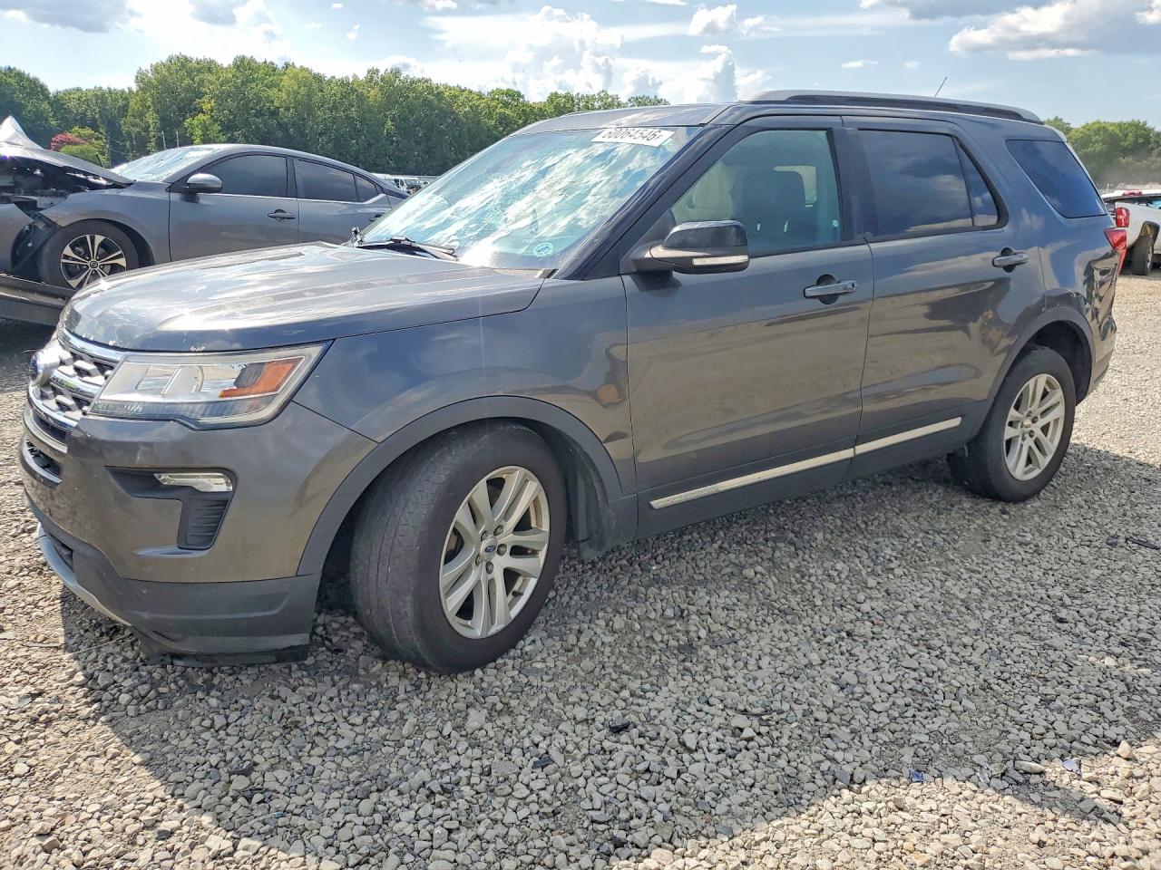 2018 Ford Explorer XLT, VIN 1FM5K8D83JGB77385 — Front end
