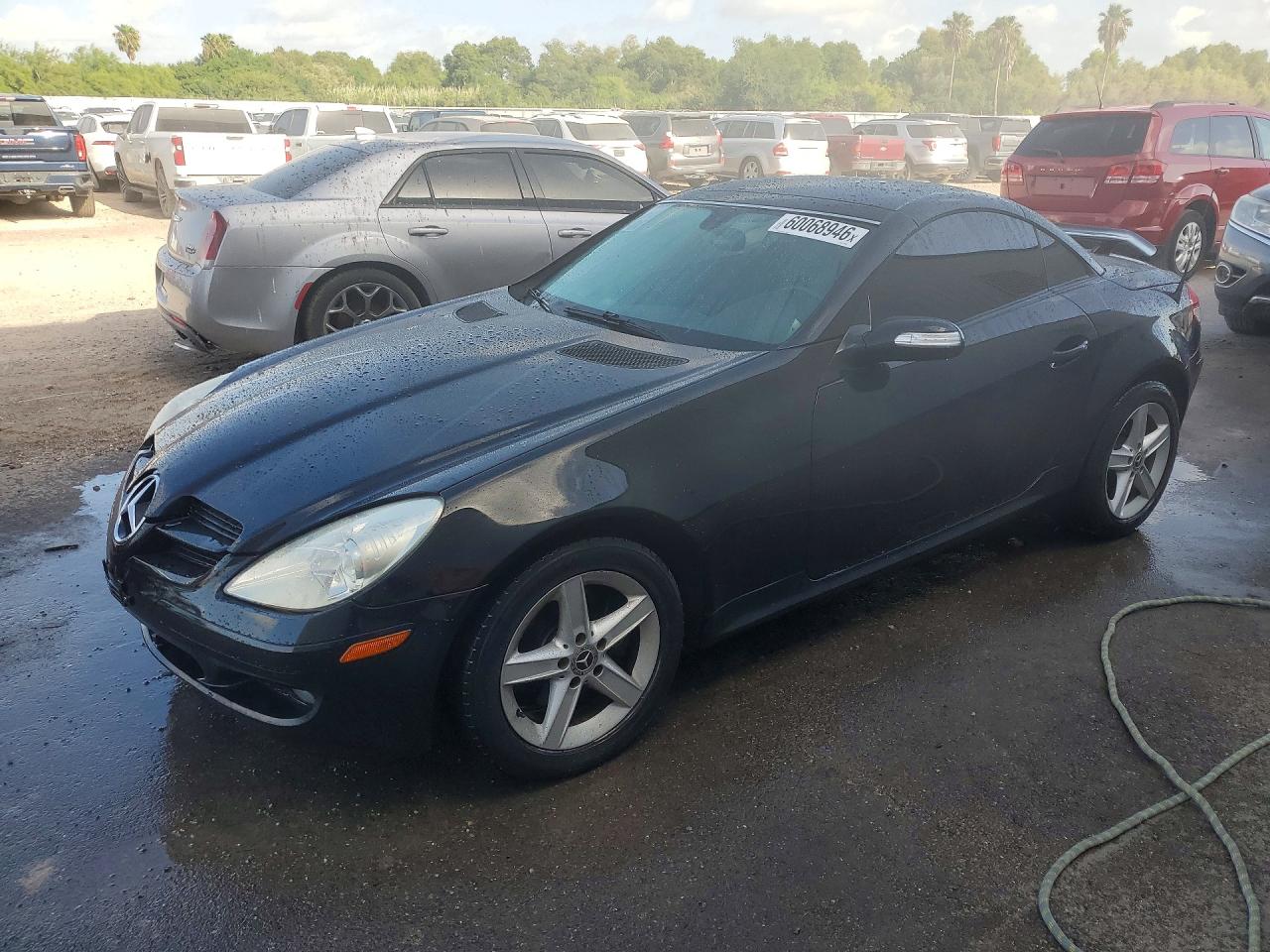 2007 Mercedes-Benz SLK 280, VIN WDBWK54F07F134240 — Minor dents and scratches