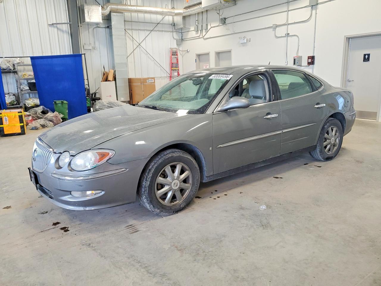 2008 Buick Allure CX, VIN 2G4WF582381314619 — Бок