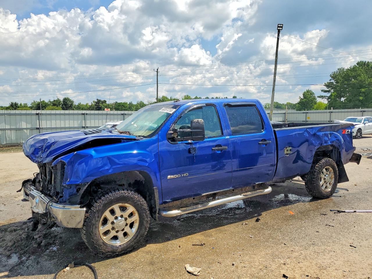 2014 GMC Sierra 2500HD SLE, VIN 1GT120C83EF158854 — Front end