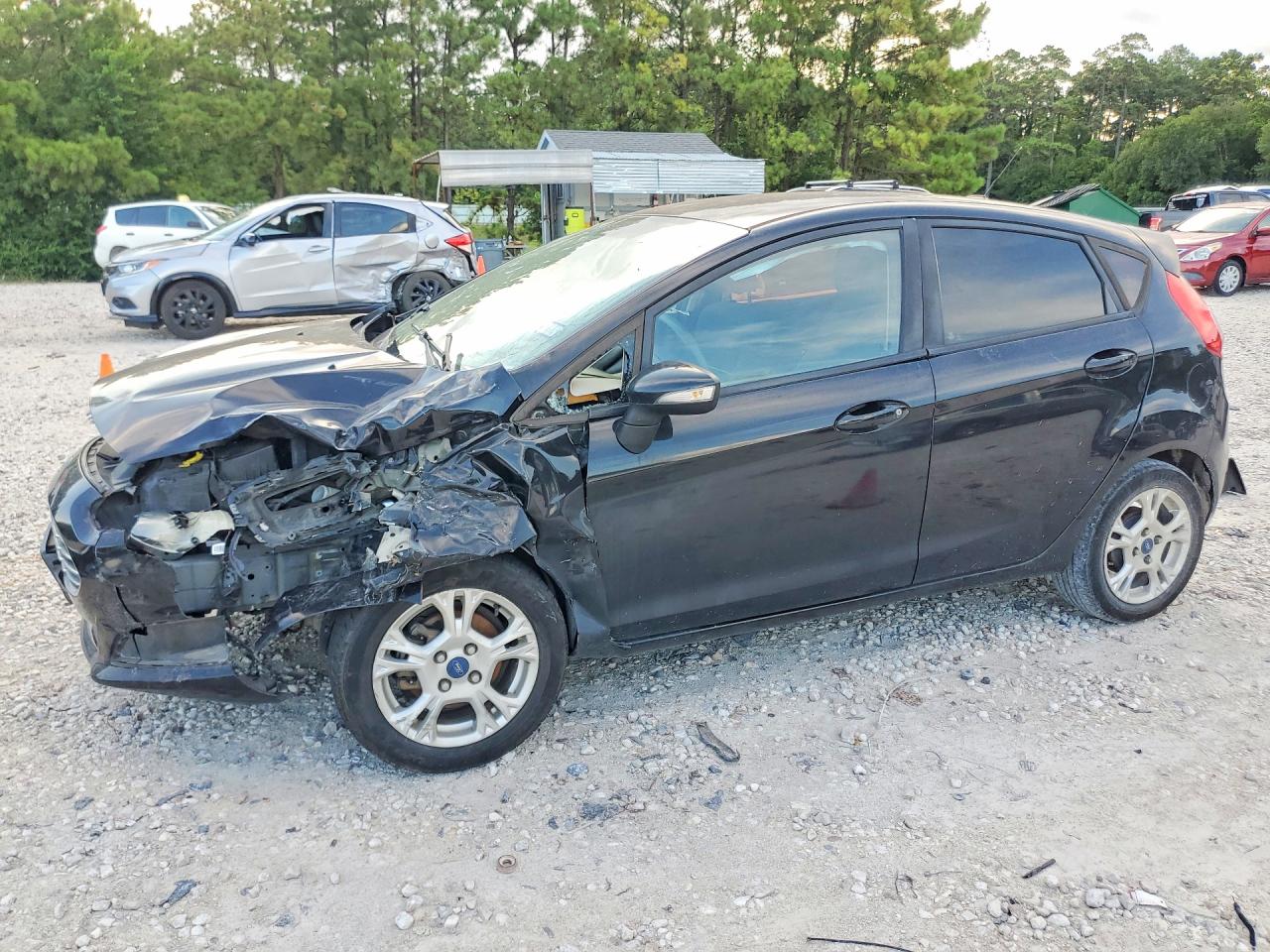 2014 Ford Fiesta SE, VIN 3FADP4EJ5EM240483 — Front end