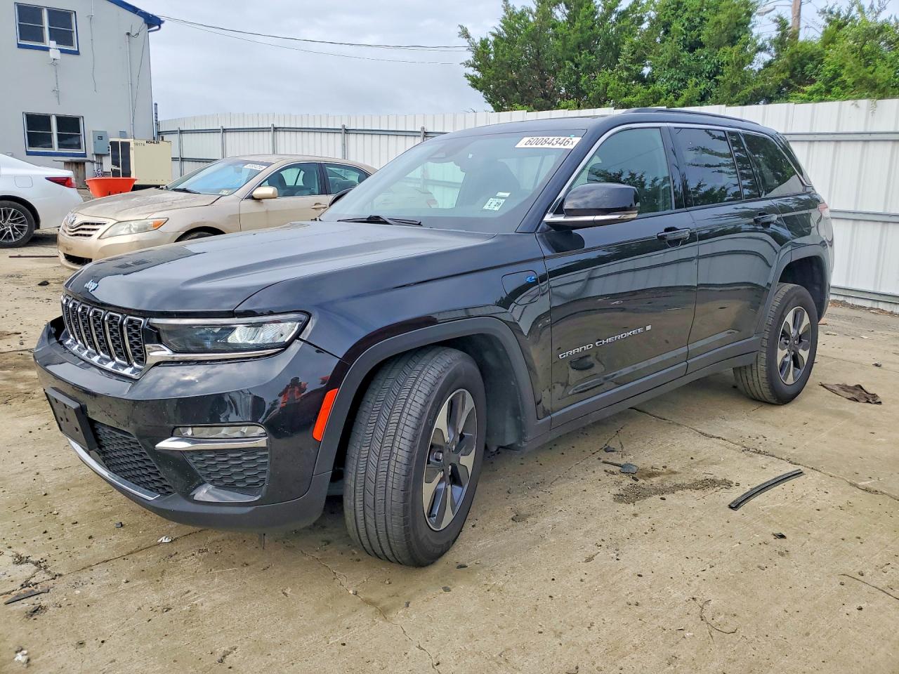 2024 Jeep Grand Cherokee, VIN 1C4RJYB69RC120301 — Front end