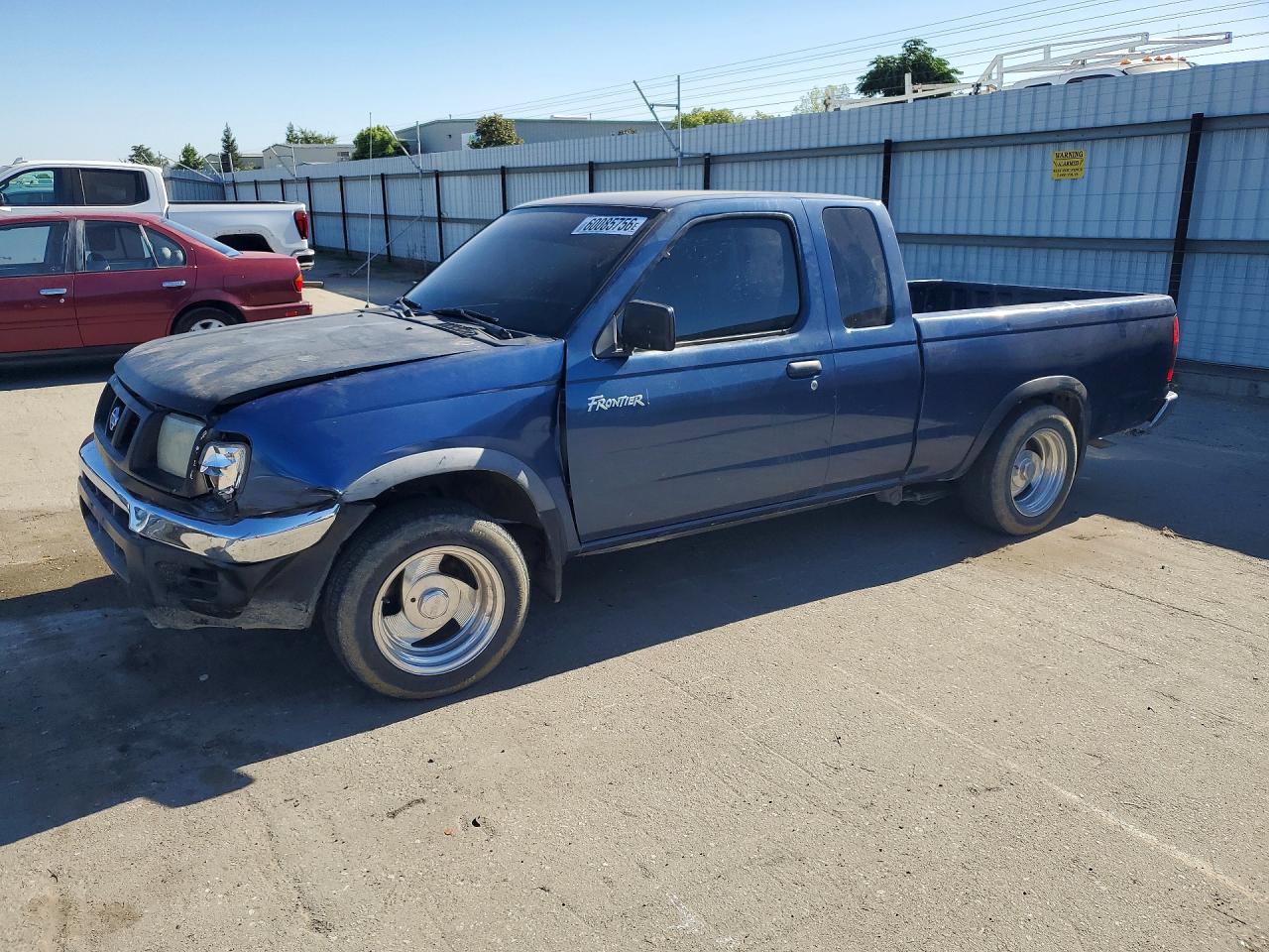2000 Nissan Frontier XE, VIN 1N6DD26S6YC389275 — Front end