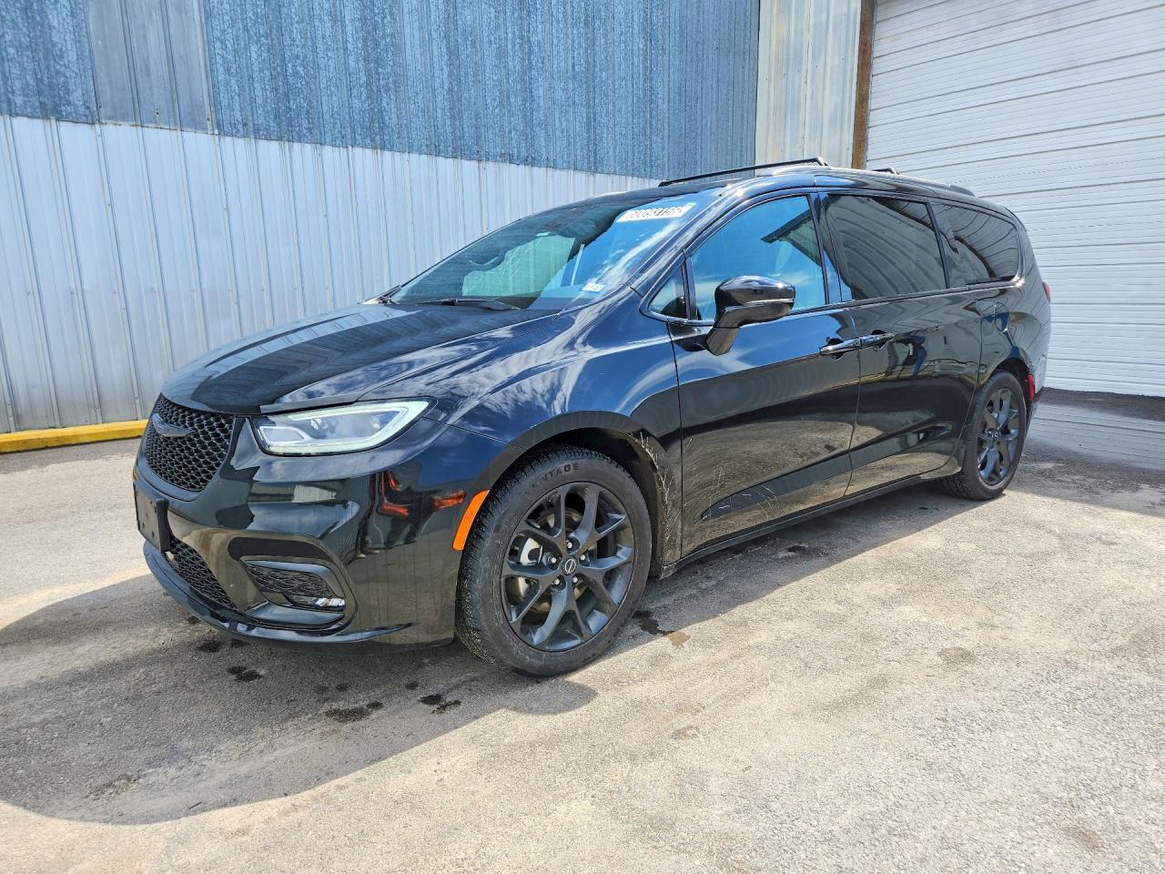 2025 Chrysler Pacifica Limited, VIN 2C4RC1GG5SR547832 — Side