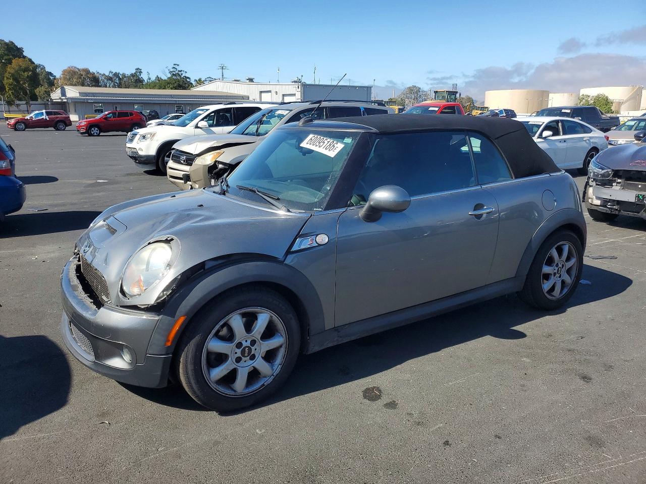 2009 MINI Convertible S, VIN WMWMS33529TY50239 — Перед