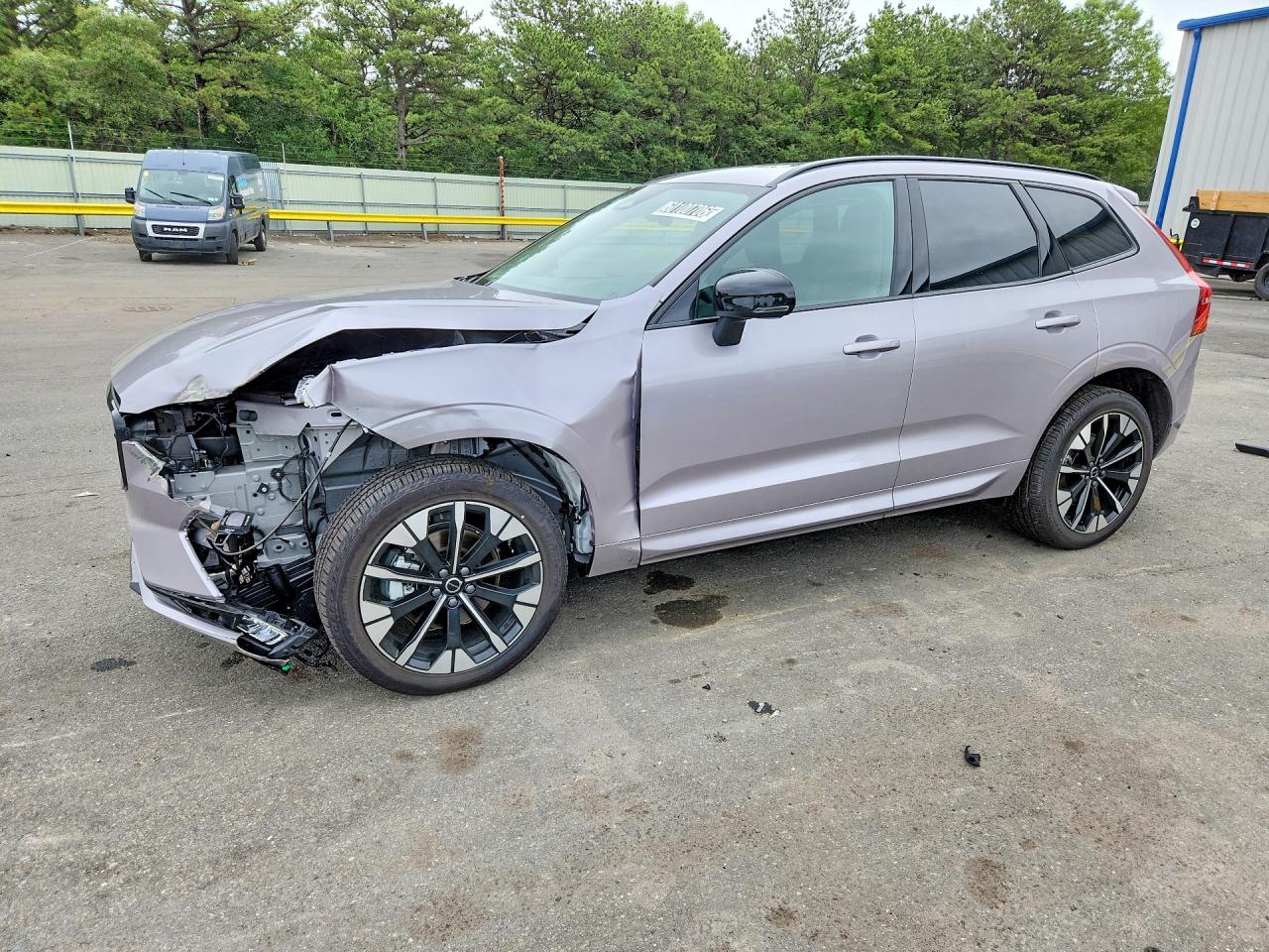 2026 Volvo XC60 Plus, VIN YV4M12RC2T1449926 — Front end