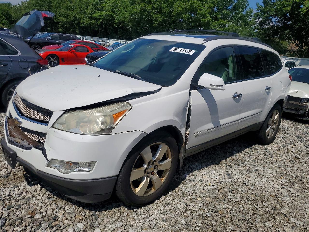 2009 Chevrolet Traverse LTZ, VIN 1GNEV33DX9S108948 — Front end