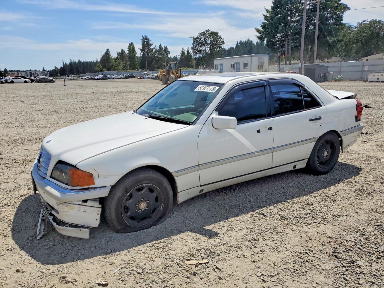 1998 Mercedes-Benz C 230/260/280/320, VIN WDBHA23G3WA592676 — Front end
