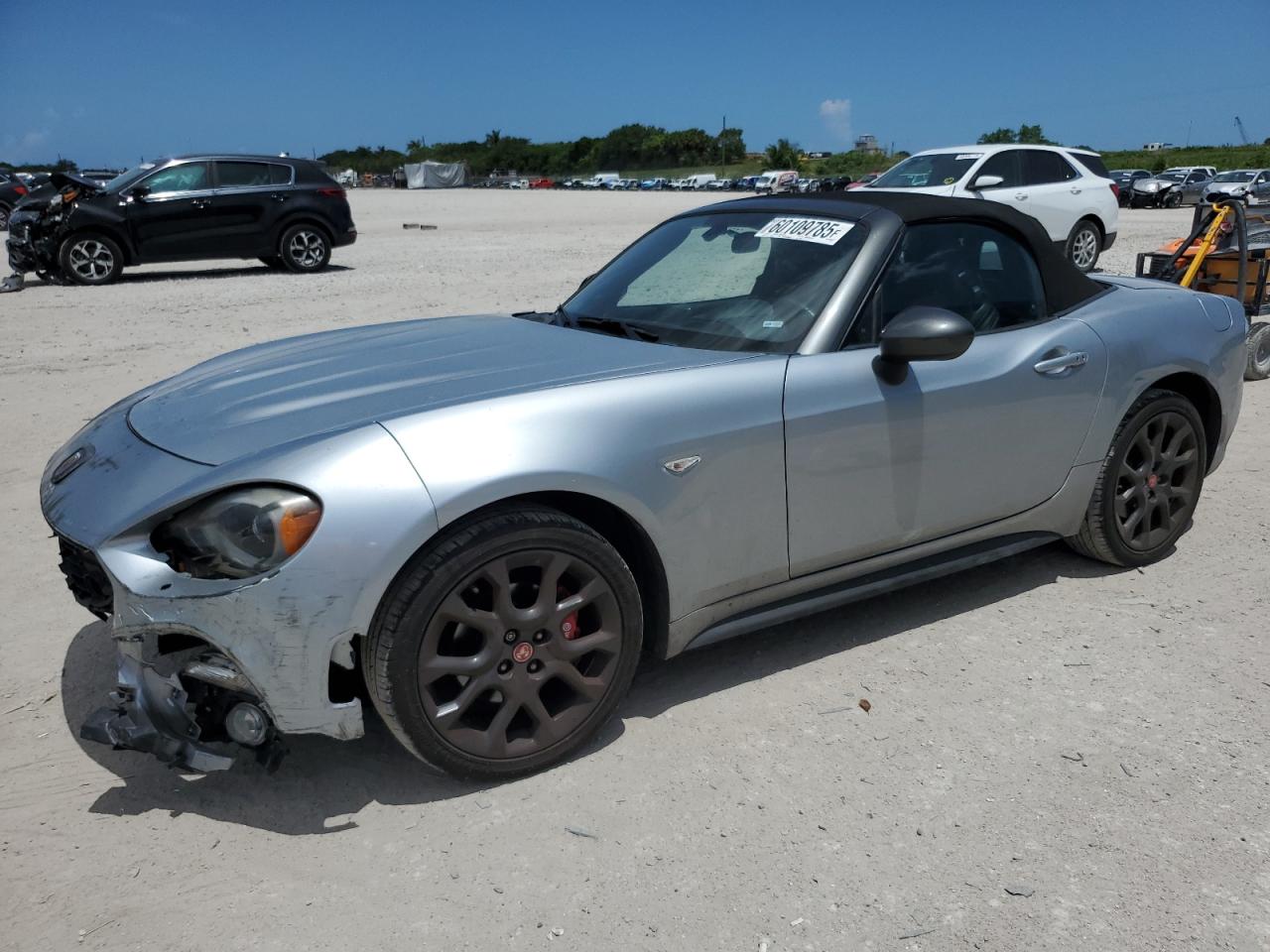 2018 FIAT 124 Spider Abarth, VIN JC1NFAEKXJ0138261 — Front end