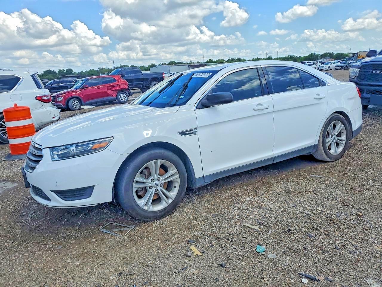 2018 Ford Taurus SE, VIN 1FAHP2D87JG117180 — Minor dents and scratches
