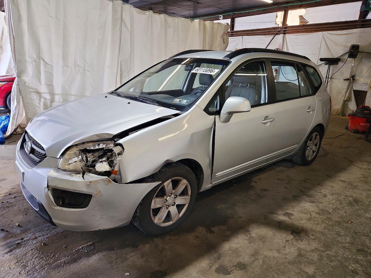 2008 Kia Rondo LX, VIN KNAFG526487133591 — Front end