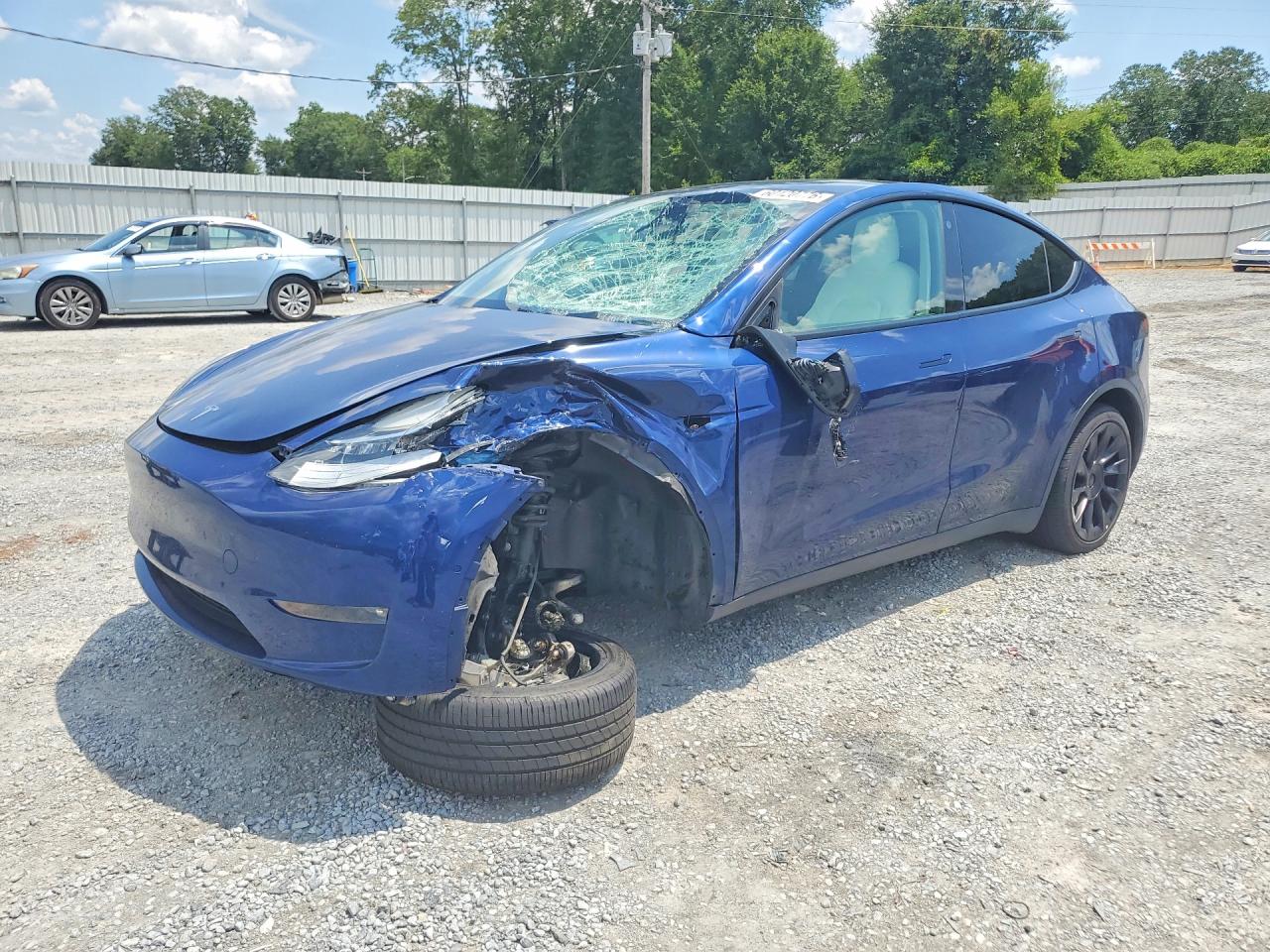 2021 Tesla Model Y Long Range, VIN 5YJYGDEE0MF203231 — Front end