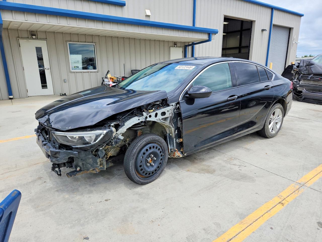 2018 Buick Regal Preferred, VIN W04GL6SX6J1133953 — Front end