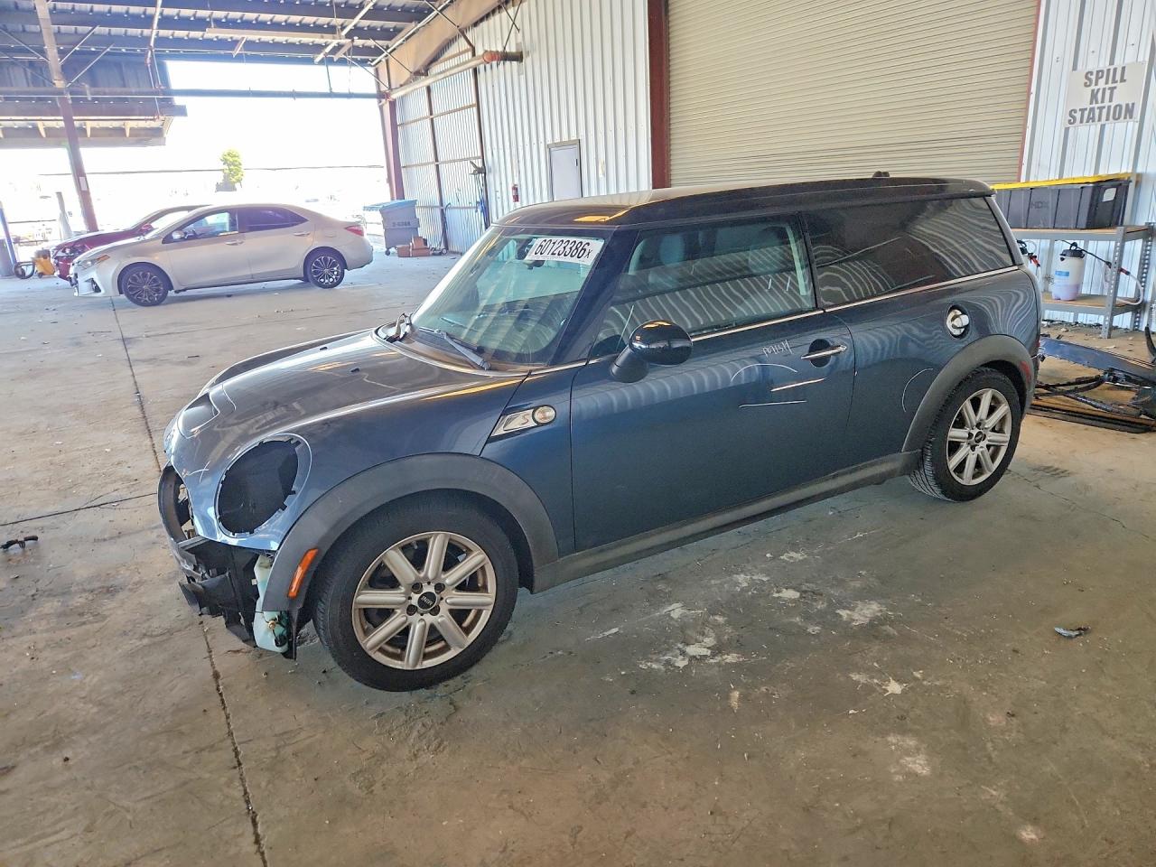 2011 MINI Clubman S, VIN WMWZG3C57BTY35300 — Front end