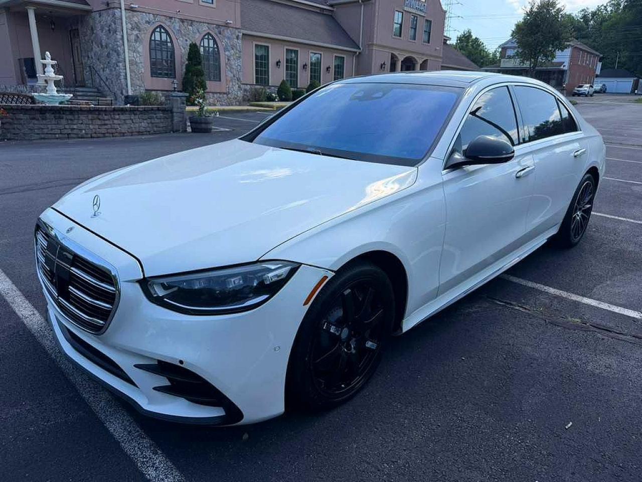 2022 Mercedes-Benz S 580, VIN W1K6G7GB3NA106035 — Minor dents and scratches