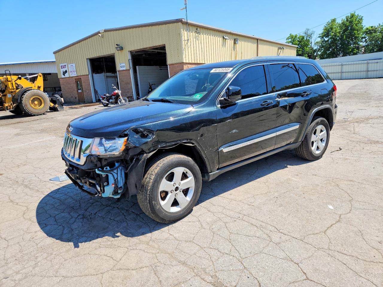 2013 Jeep Grand Cherokee Laredo, VIN 1C4RJFAG0DC640555 — Front end