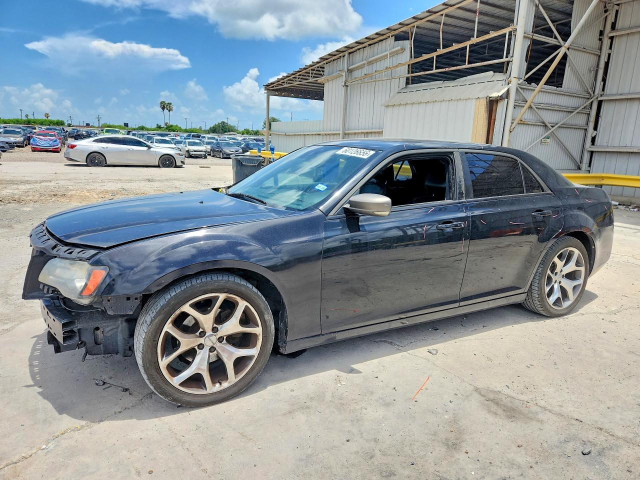 2013 Chrysler 300 C John Varvatos Limited Edition, VIN 2C3CCADG3DH698546 — Перед