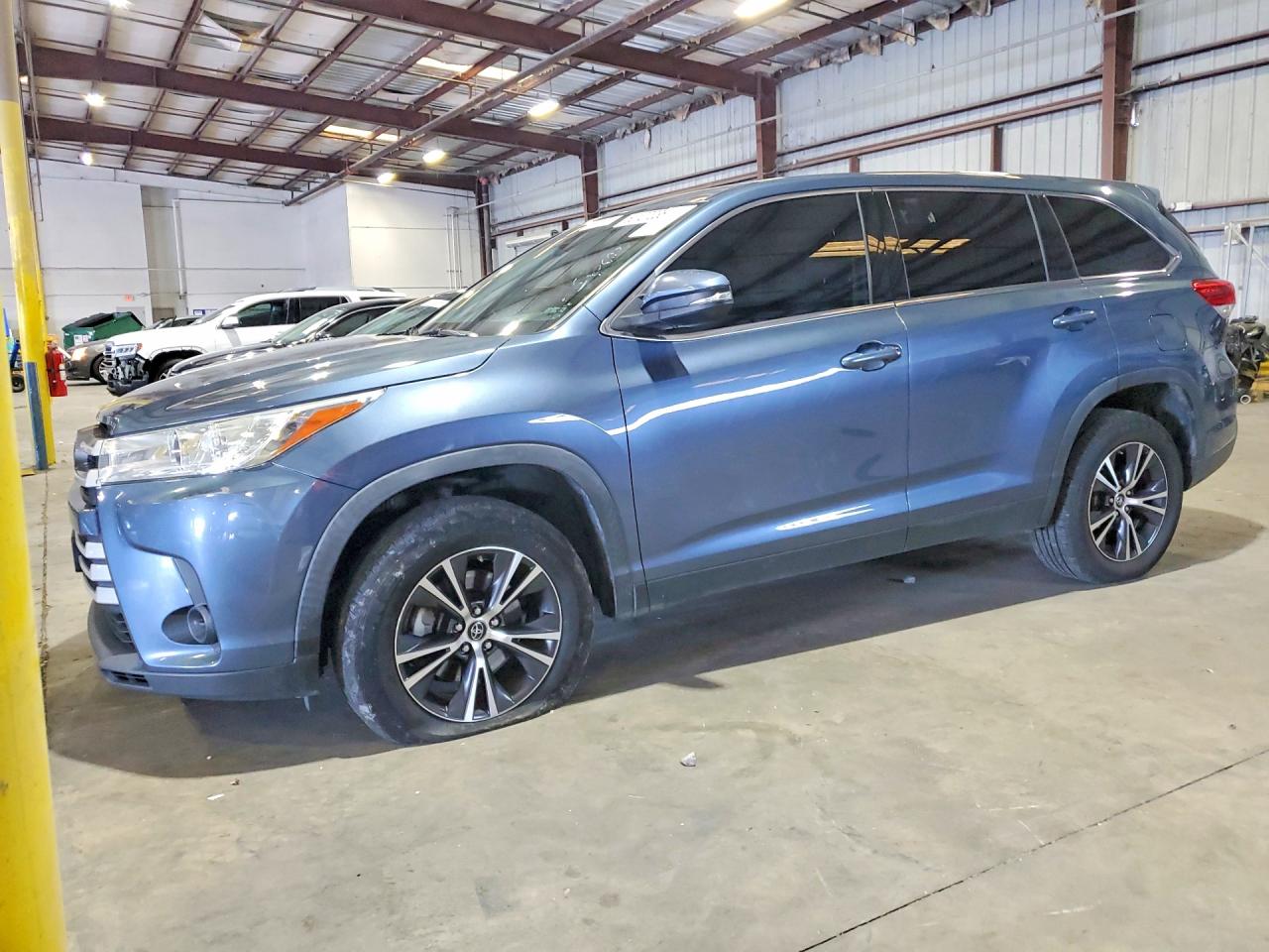 2019 Toyota Highlander LE Plus, VIN 5TDZZRFH2KS313713 — Normal wear
