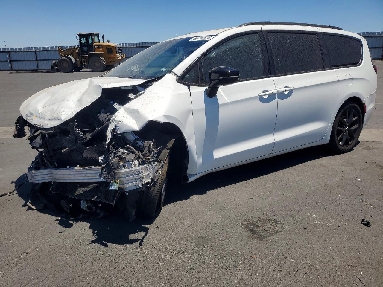 2025 Chrysler Pacifica Limited, VIN 2C4RC1GG1SR513113 — Front end